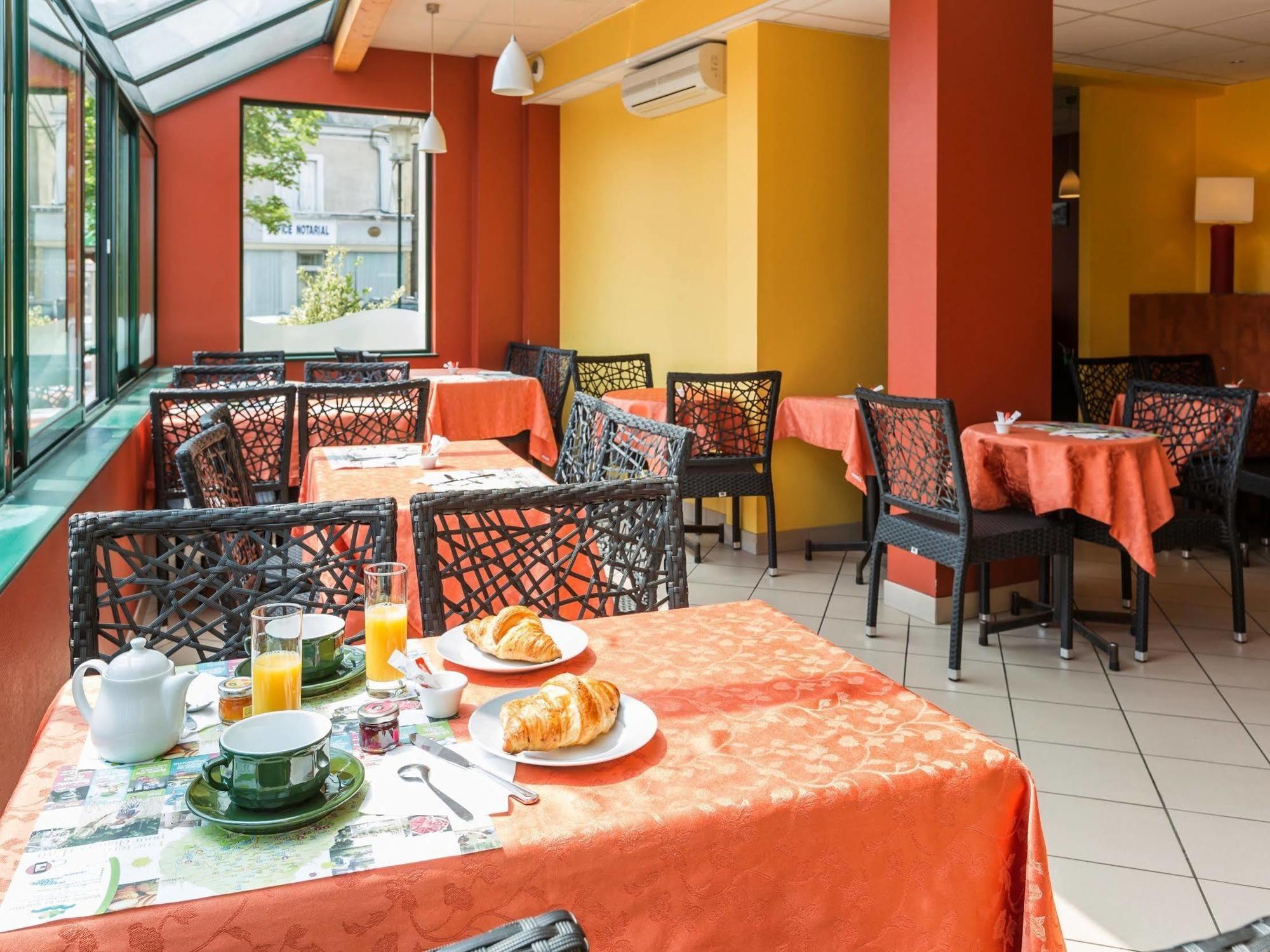 Logis Saint Louis Otel La Suze-sur-Sarthe Dış mekan fotoğraf